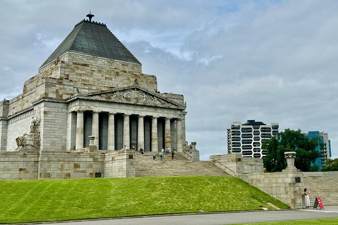 4 Hours Sightseeing Small Group Tour in Melbourne City - Fitzroy Gardens and the Yarra River: a breather between icons
