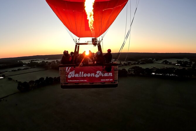 Bendigo Premium Balloon Flight plus buffet champagne breakfast - Sunrise pickup to Lake Weeroona: the morning tempo