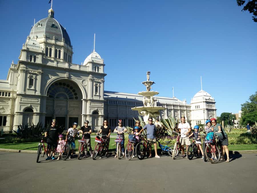 Classic Melbourne Bike tour - First pedal strokes: meeting Blue Tongue Bikes and getting ready