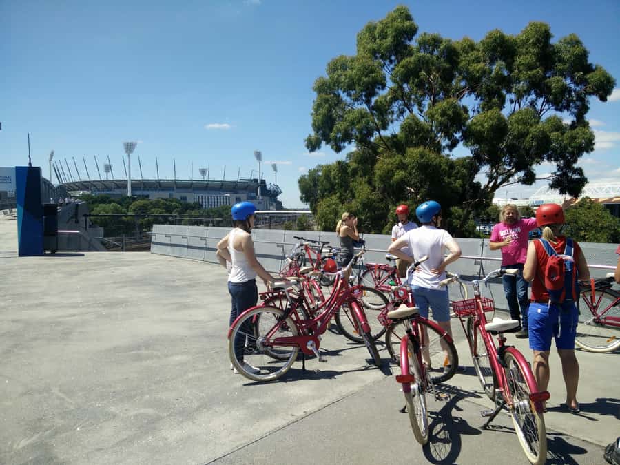 Classic Melbourne Bike tour - The Yarra River and Royal Botanic Gardens stop: where the city slows down