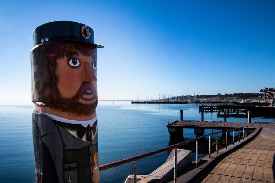 From Melbourne: Bay Sightseeing and Ferry Ride with Lunch - Narana Aboriginal Cultural Centre: art, artifacts, and a very real wildlife meet