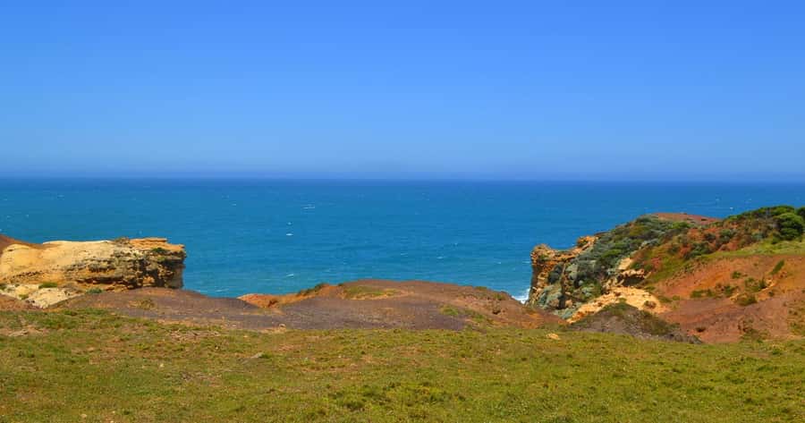 From Melbourne: Great Ocean Road Day Trip with Dinner - Loch Ard Gorge: gorge views with time to breathe