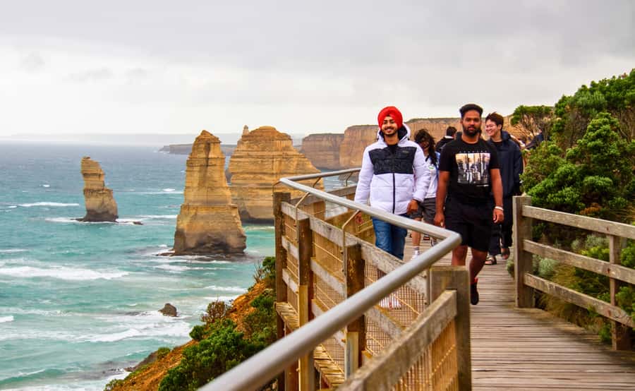 From Melbourne: Great Ocean Road Full-Day Guided Trip - Apollo Bay lunch: a break that keeps the day comfortable