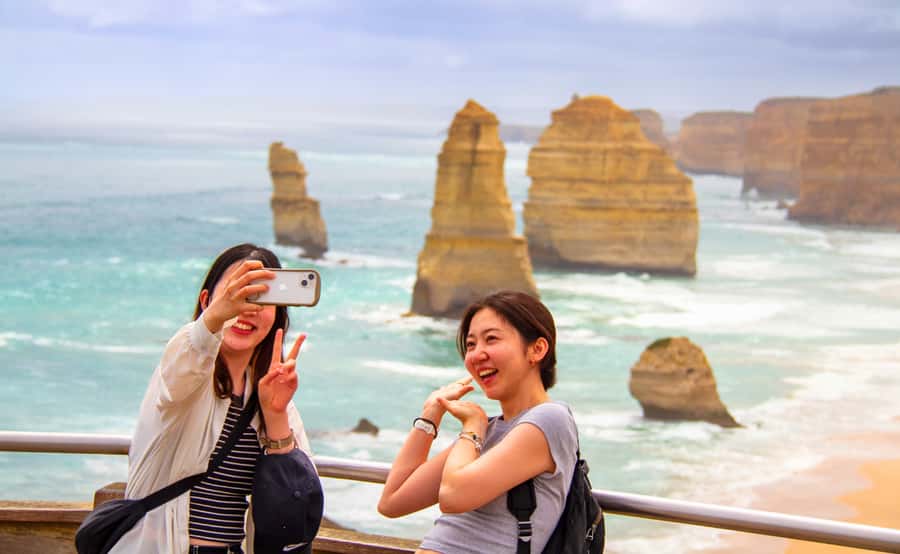 From Melbourne: Great Ocean Road Full-Day Guided Trip - Twelve Apostles and Gibson Steps: getting the iconic shots without panic