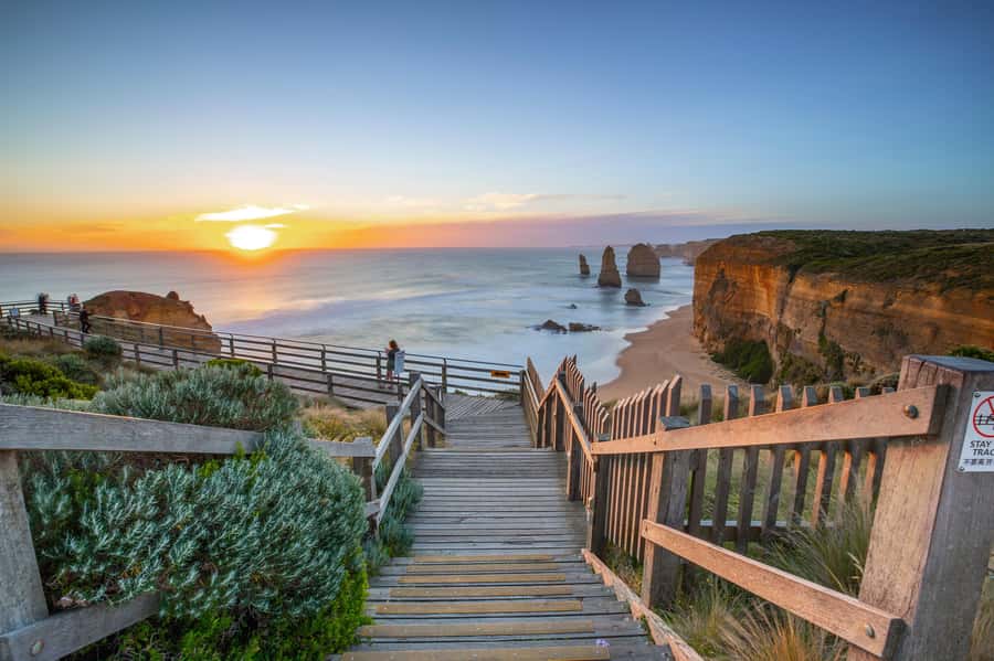 From Melbourne: Reverse Great Ocean Road Day Trip with Lunch - Returning along the Great Ocean Road: surf coast, Otways turns, and scheduled breaks