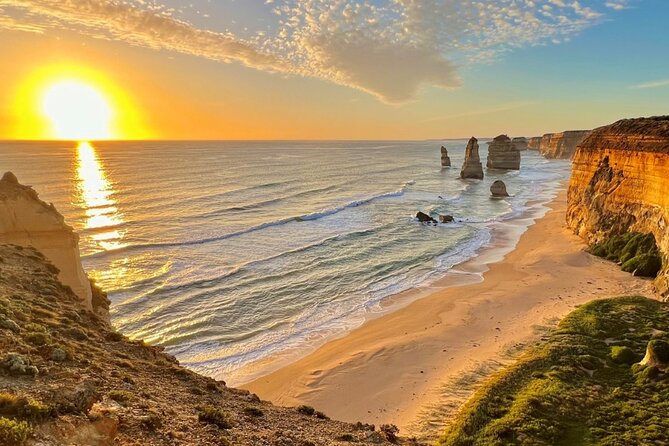 Full-Day Great Ocean Road and 12 Apostles Sunset Tour from Melbourne - Guides, group size, and the vehicle reality check