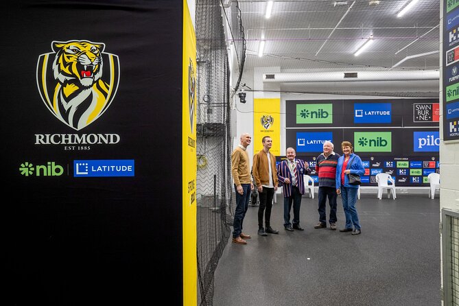 Full-Day Sports and Beer Tour of Melbourne with Lunch - Lunch with a drink keeps the schedule real