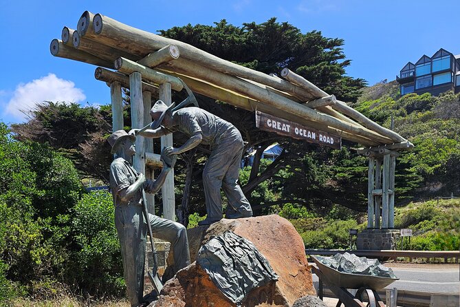 Great Ocean Road Small Group Tour with Dingos, Sparkling & Lunch - Jan Juc, the Great Ocean Road Memorial Arch, and Apollo Bay downtime