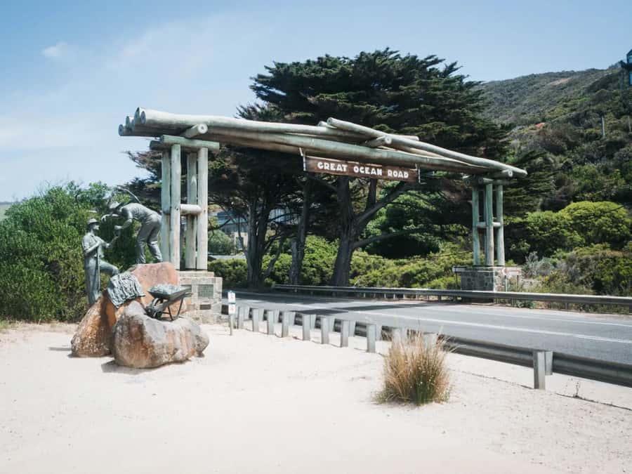 Great Ocean Road Tour PRIVATE LUXURY-FREE entry,hotel pickup - Colac break: a countryside reset before the coast