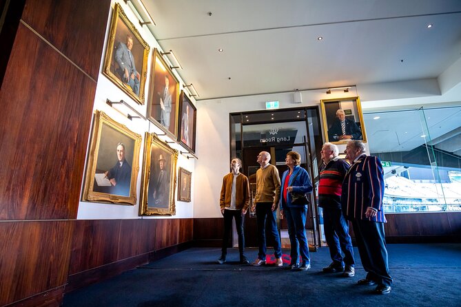 Half-Day Sports Lovers Bus Tour of Melbourne with MCG Tour - Docklands and lunch at Etihad Stadium: refuel without losing the day