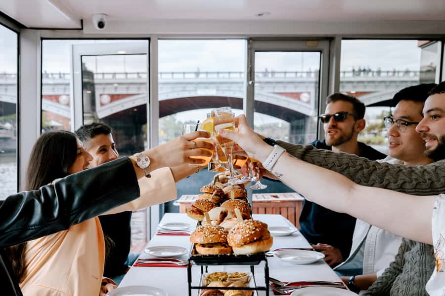 Melbourne: 2-Hour Bottomless Brunch Cruise - Bottomless brunch drinks: beer, wine, and Prosecco mimosas