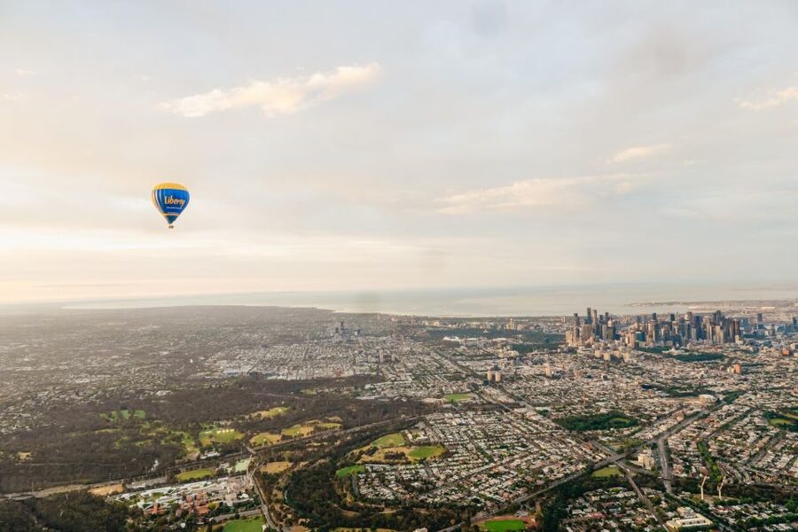 Melbourne: Balloon Flight at Sunrise - What to bring, and what to skip in the basket area