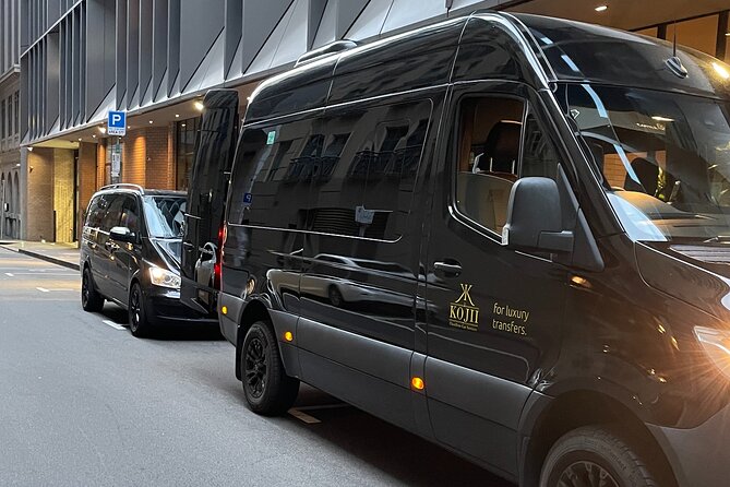 Melbourne CBD to MEL Airport Private Transfer 4 or more - Kids Welcome: Booster Seats Included at No Extra Cost