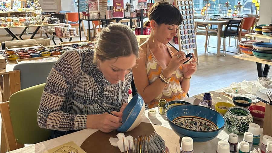 Melbourne: Ceramic Plates & Bowls Paint and Sip Classes - Key things that make this class worth your time