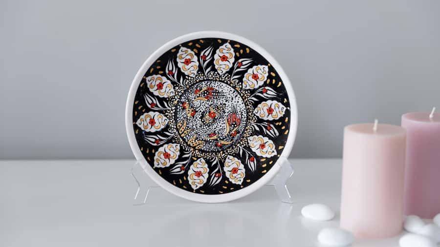 Melbourne: Ceramic Plates & Bowls Paint and Sip Classes - Melbourne Paint and Sip at a Ceramic Table