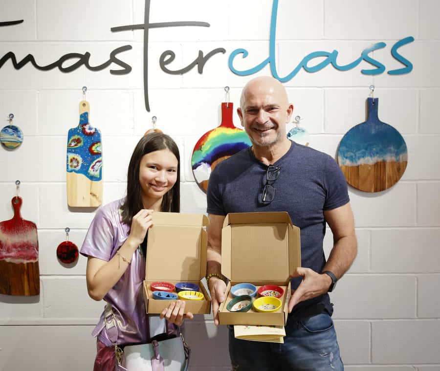 Melbourne: Ceramic Plates & Bowls Paint and Sip Classes - The 150 minutes: how your evening usually flows