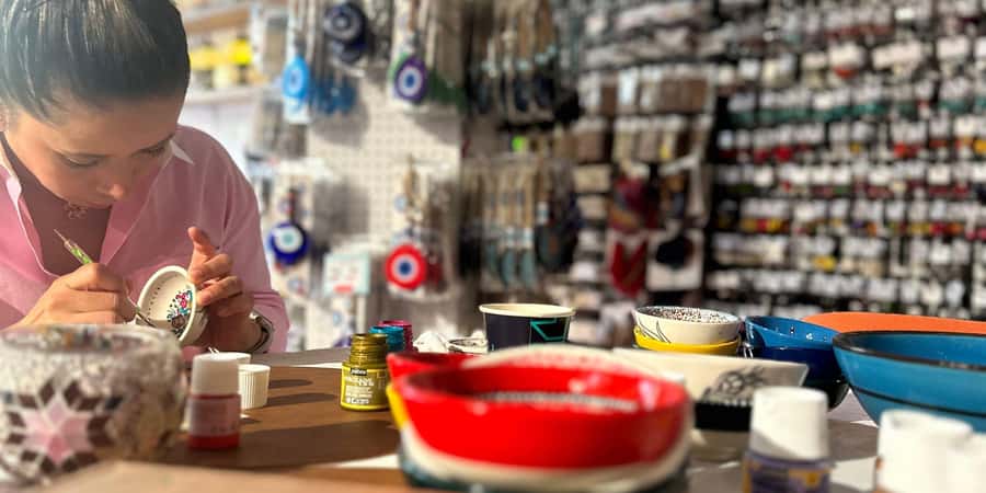 Melbourne: Ceramic Plates & Bowls Paint and Sip Classes - Guidance that keeps beginners comfortable