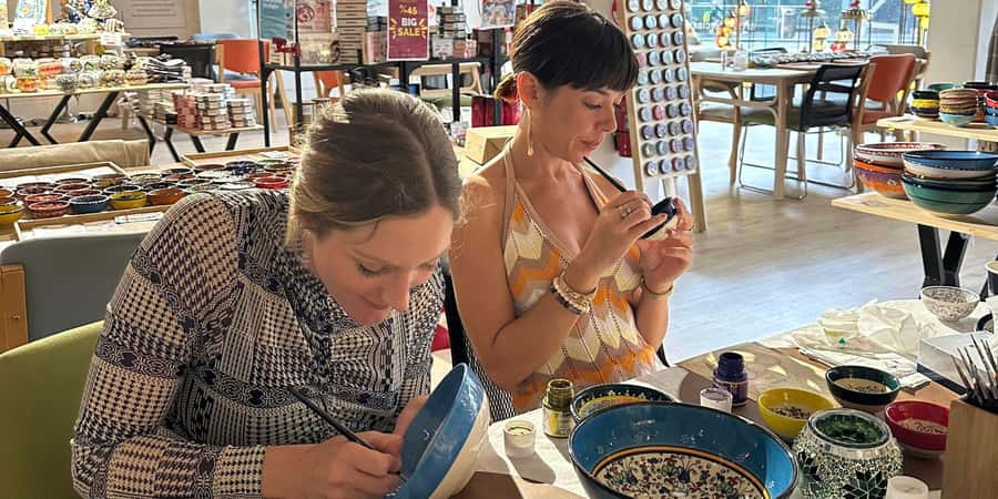 Melbourne: Ceramic Plates & Bowls Paint and Sip Classes - Should you book this ceramic paint-and-sip class?