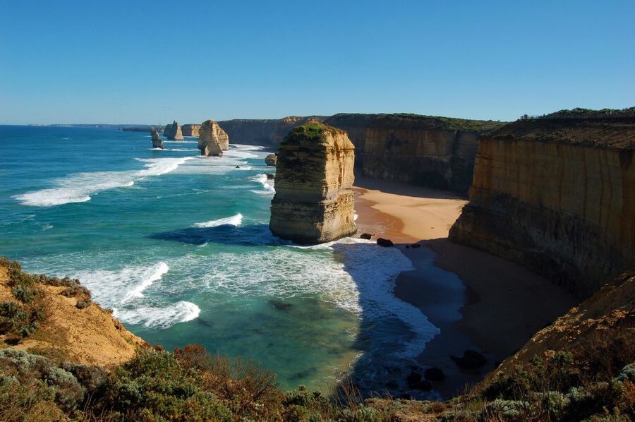 Melbourne: Great Ocean Road Extended–Top Stops&London Bridge - Loch Ard Gorge and shipwreck stories on the cliffs