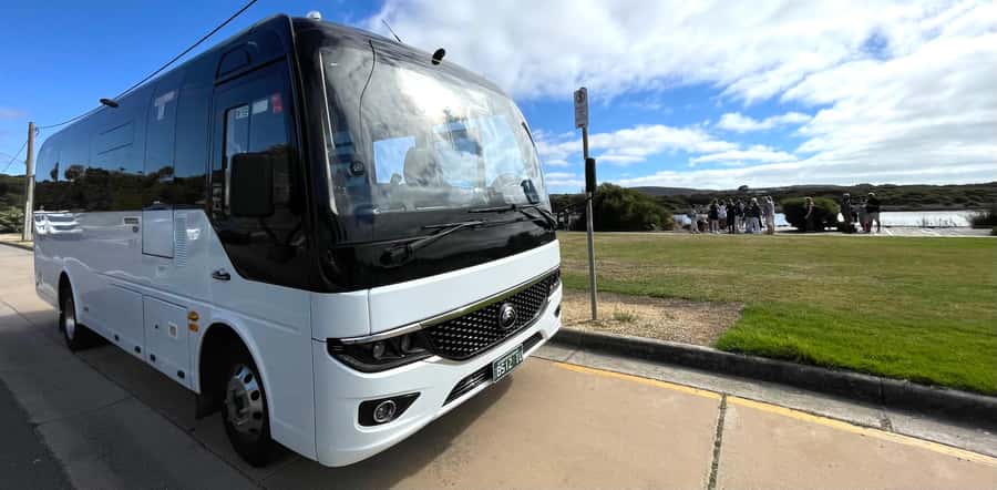 Melbourne: Great Ocean Road Extended–Top Stops&London Bridge - London Bridge coastal arch: the rare extra you will talk about