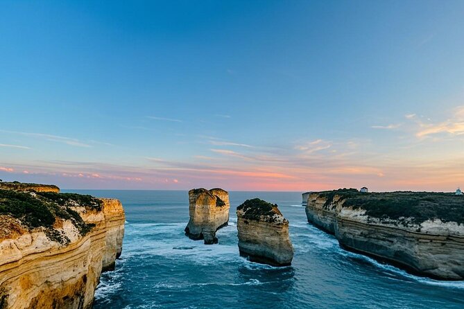 Melbourne: Great Ocean Road Luxury Coach Reverse Tour - Loch Ard Gorge: turquoise water and shipwreck drama up close