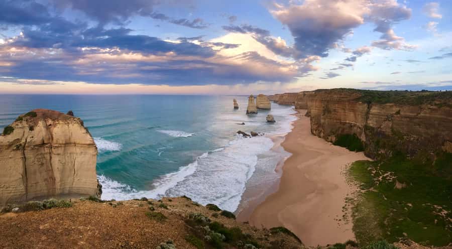 Melbourne: Great Ocean Road to 12 Apostles via the Coastline - Split Point Lighthouse and that iconic Red Hat view