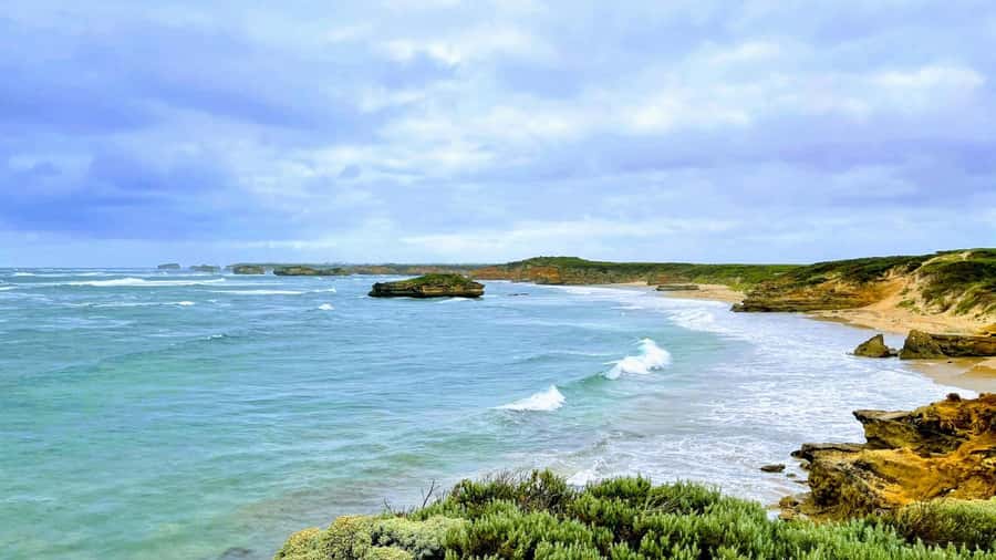 Melbourne: Great Ocean Road to 12 Apostles via the Coastline - Guides, language, and the small moments that make it worth it
