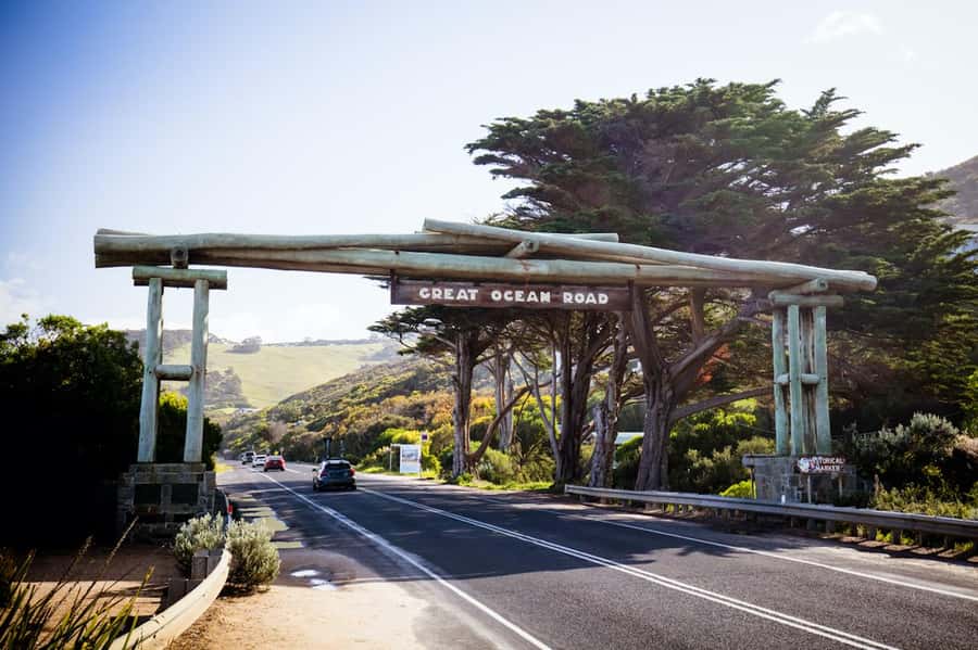 Melbourne: Great Ocean Road to 12 Apostles via the Coastline - Setting out from Melbourne: Anglesea to the Memorial Arch
