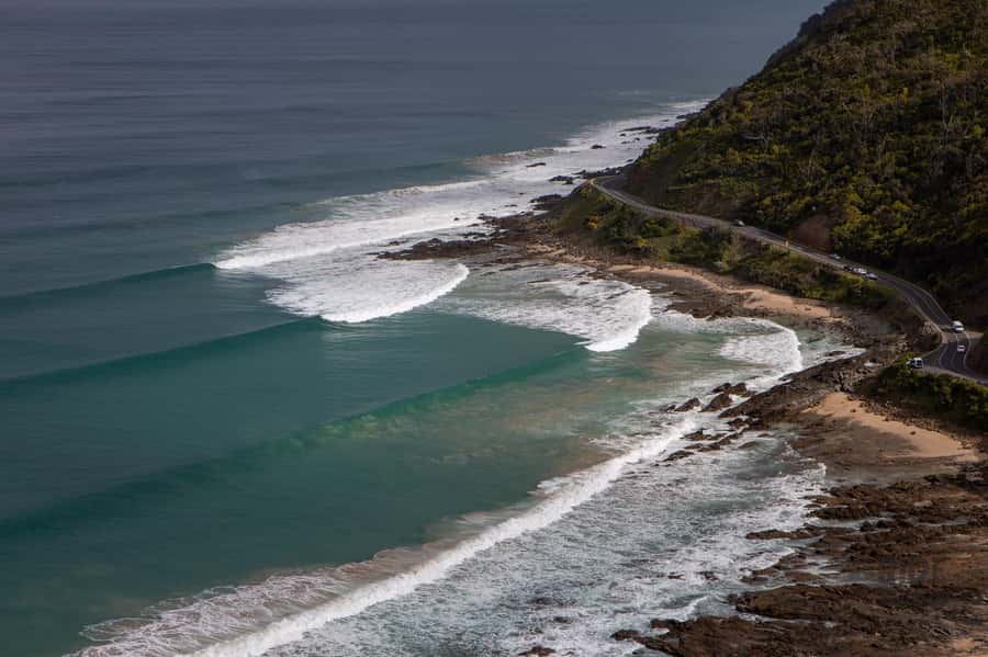 Melbourne: Great Ocean Road & Wildlife Tour for Backpackers - First big stop: Twelve Apostles boardwalk and viewpoints