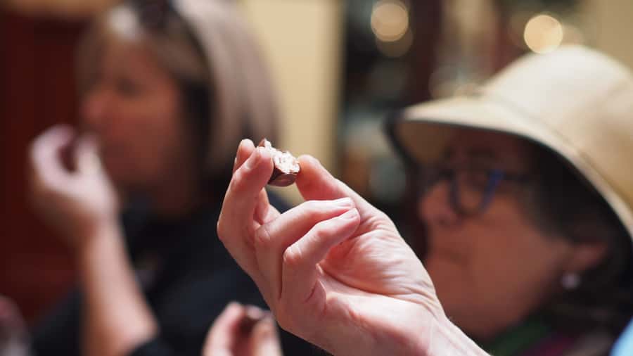 Melbourne: Guided Chocolate Walking Tour of the city - Starting at Flinders Street and Federation Square, and Finding Your Guide Fast