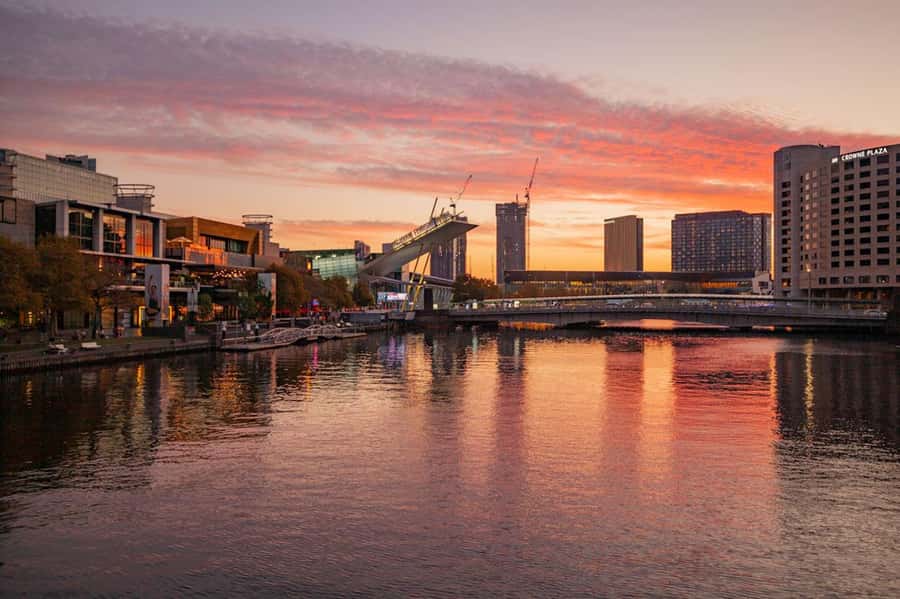 Melbourne: Luxury Sunset Cruise on Yarra River - Southbank to the CBD and Docklands: Why the Route Works