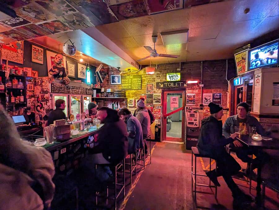 Melbourne Music Venue Pub Crawl with History + 2 Free Drinks - Stop 1 at Lulie Tavern: Americana vibes and your free pot of beer