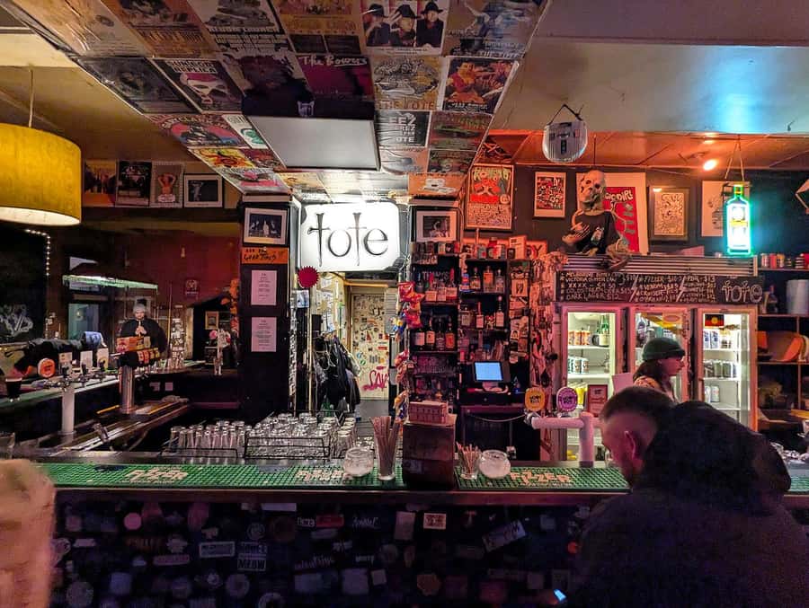 Melbourne Music Venue Pub Crawl with History + 2 Free Drinks - Price and value: Is $28 a fair deal for 1 night out?