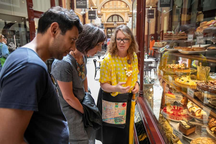 Melbourne: Original Lanes & Arcades Walk (max 8 guests only) - Where the tour starts: Federation Square to laneway life