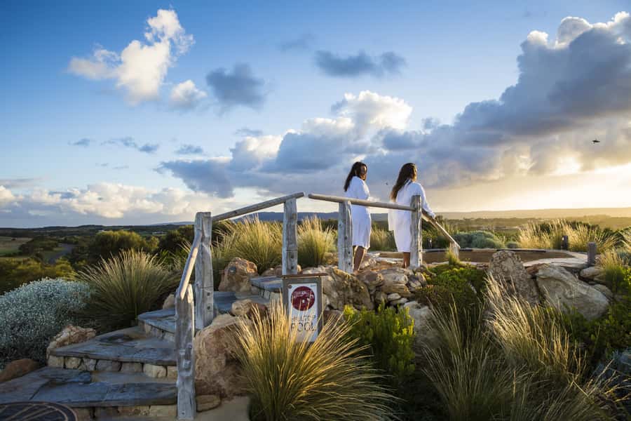 Melbourne: Peninsula Hot Springs Early Bathing & Scenic Tour - On-site comfort: robes, lockers, changing facilities, and what to bring