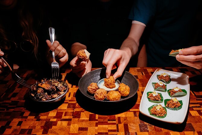 Melbourne: Progressive Dinner Tour - Chinatown, Laneways & Drink - Hosier Lane street art and your included drink at a top venue