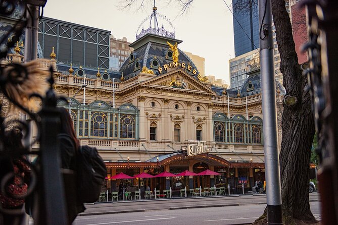 Melbourne Sightseeing Tour in Small Group - Albert Park and St Kilda Esplanade: Sport Circuit to Sea-Air Change