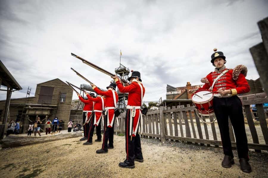 Melbourne: Sovereign Hill, Eureka Centre & Melbourne Skydeck - A full day trip that stitches Ballarat and Melbourne together