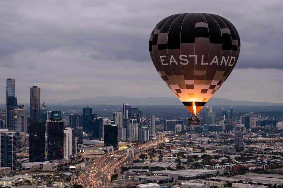 Melbourne: Sunrise Hot Air Balloon Experience with Breakfast - Sofi’s Lounge meeting point, and the calm start before lift-off