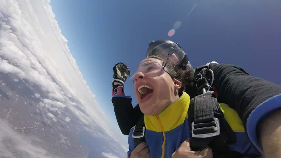 Melbourne: Tandem Skydive Experience over St. Kilda Beach - Should you book the Melbourne St Kilda tandem skydive?