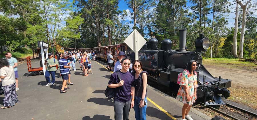 Melbourne to Puffing Billy and Yarra Valley Private Tour - Two Yarra Valley Wineries: Tastings in Cool-Climate Country