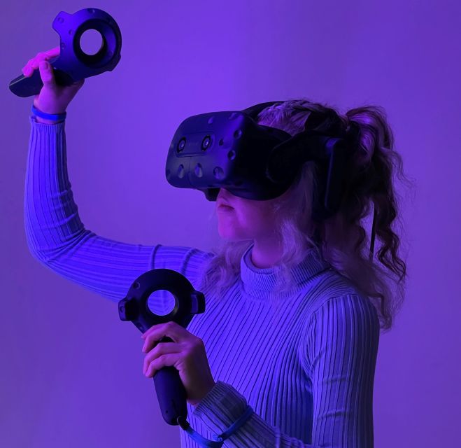 Melbourne: Virtual Reality Games OR Escape Room Experience - Value check: $32 per person for training, gear, and a team photo