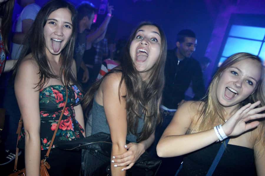 Melbourne: Weekly Bar Crawl: 5 Free shots, Club Entry - Melbourne CBD Night, Without the Guesswork