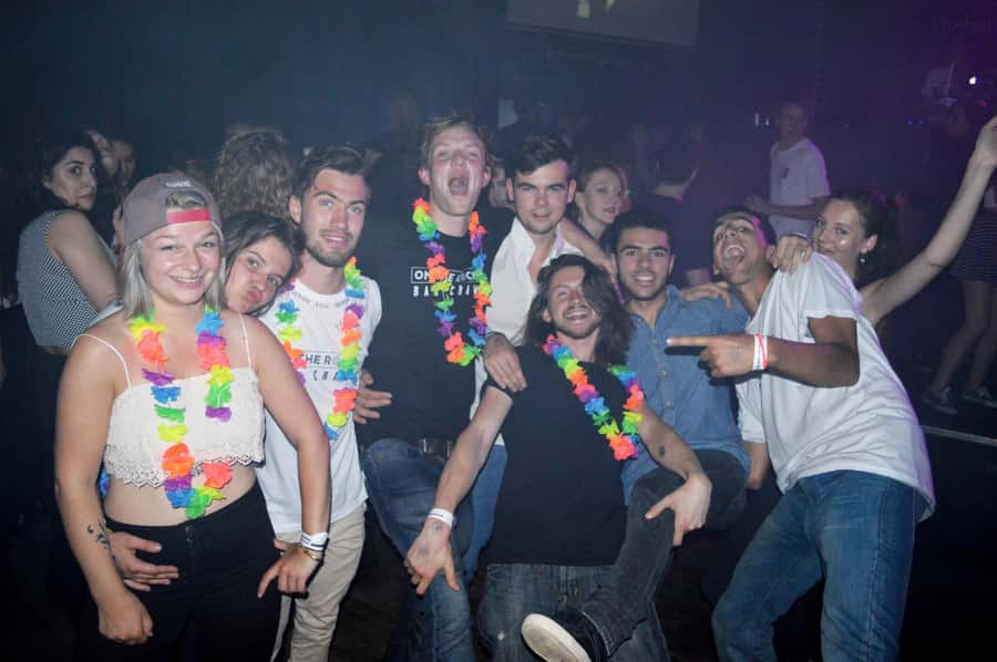 Melbourne: Weekly Bar Crawl: 5 Free shots, Club Entry - The Social Engine: How the Guides Keep You Included