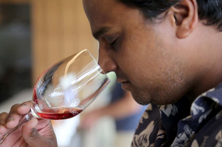 Melbourne: Yarra Valley Food & Wine Tour in a '56 Chevrolet - The premium winery stop: what you get and how to manage tastings