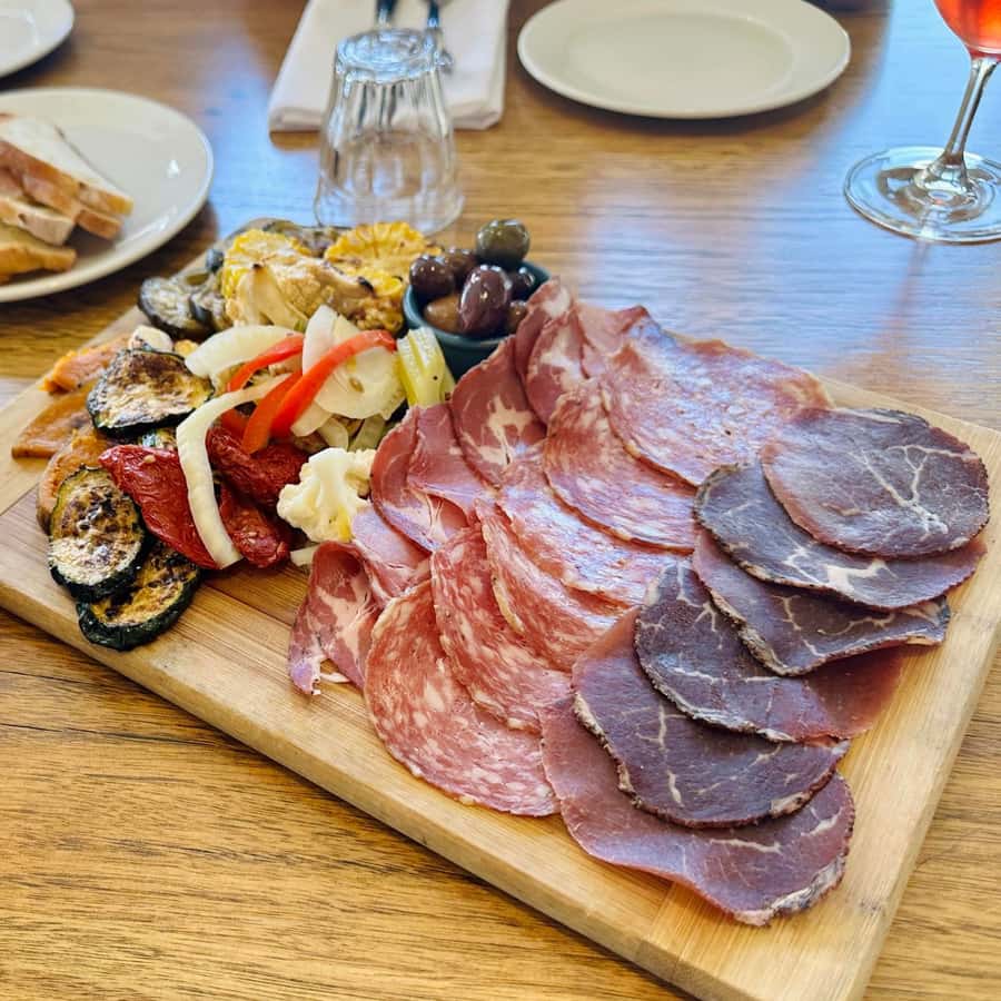 Melbourne: Yarra Valley Wine Tour + Lunch & Gin/Beer Option - From Melbourne’s Arts Centre to the Yarra Valley: the day starts quickly