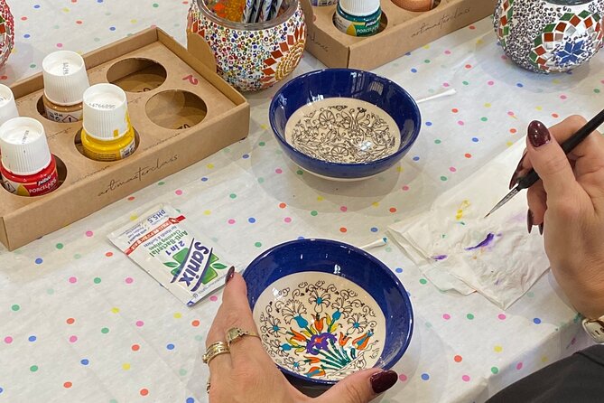 Paint and Sip Classes Melbourne: Ceramic Plates & Bowls - Group size and instruction style: a practical look at attention