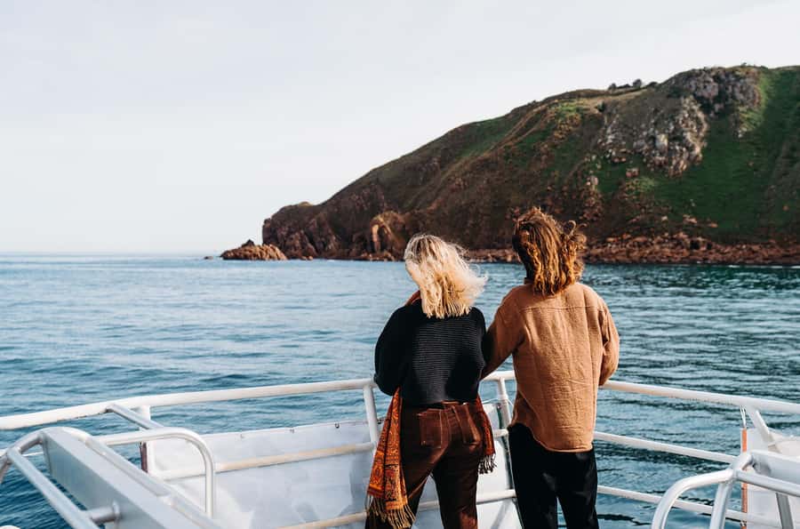 Phillip Island: 1-Hour Cape Woolamai Scenic Cruise - Cape Woolamai coastline: cliffs, caves, and turquoise water