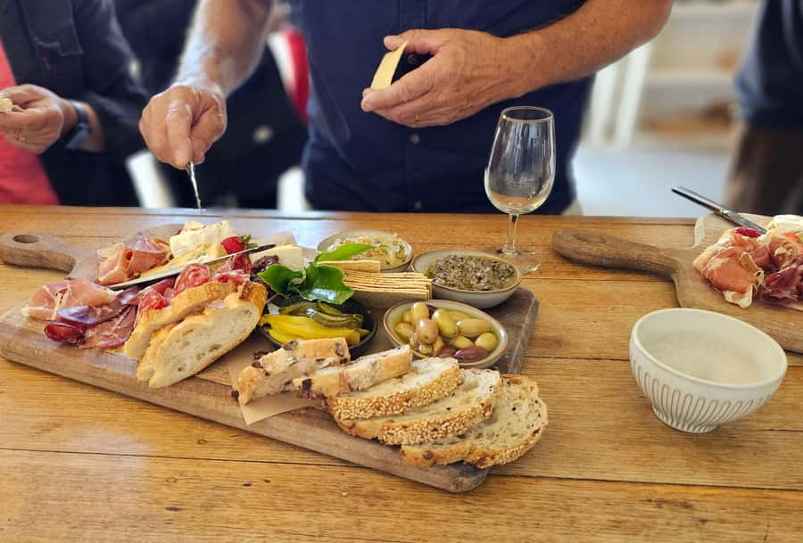 Phillip Island: Wine, Wildlife & Penguins with Gourmet Feast - Gourmet lunch and the food strategy that keeps the tour fun