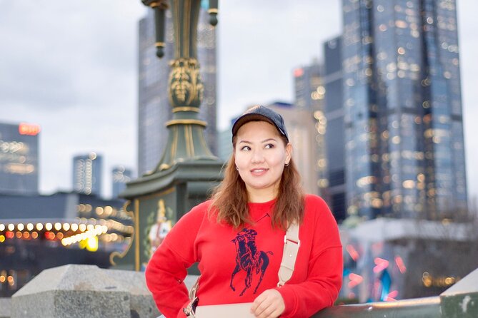 Pose for professional pics while enjoying Melbourne history walk - Princes Bridge Wrap-Up: Skyline Backdrops Over the Yarra